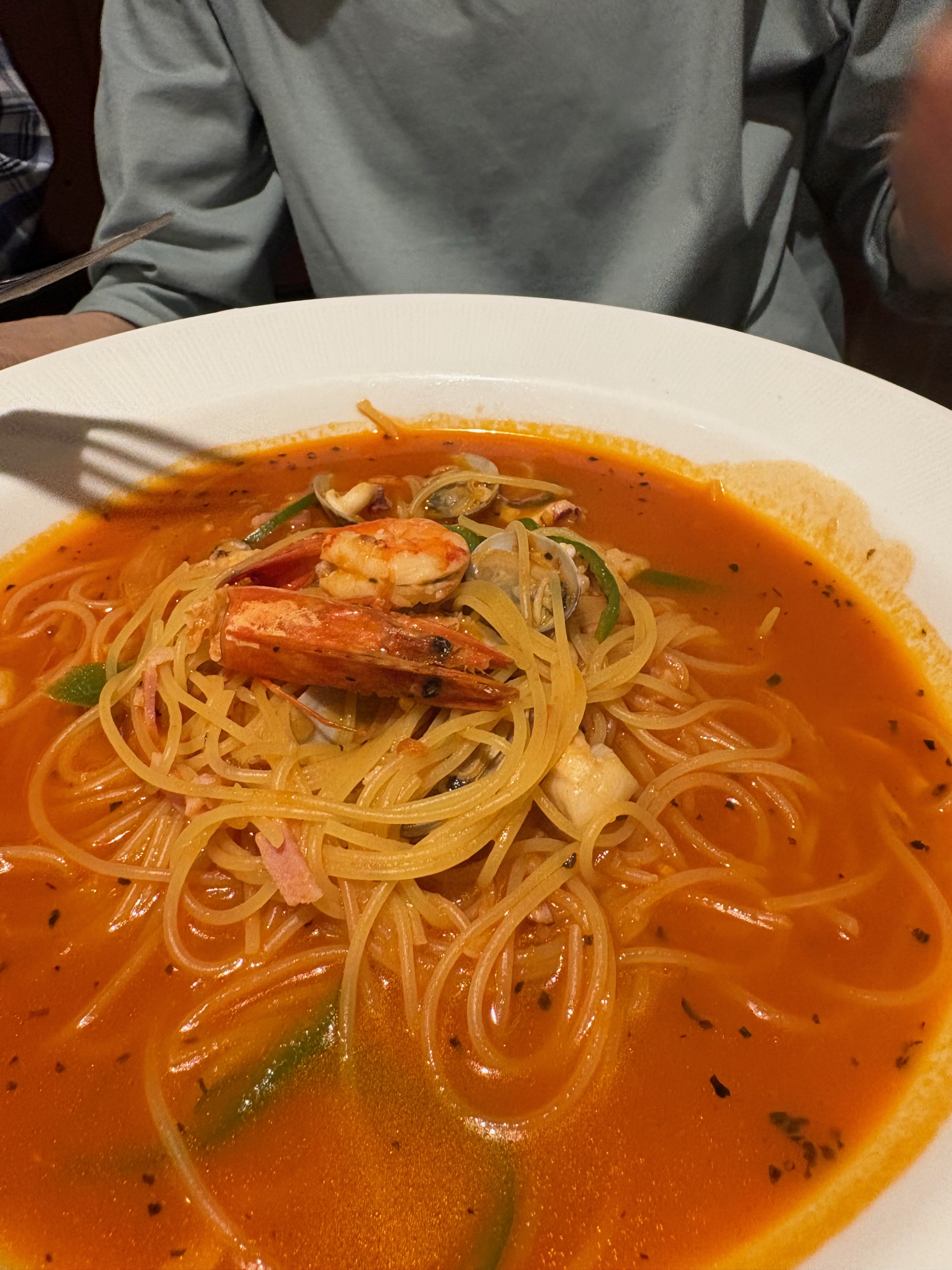 海老の入ったトマト系パスタ